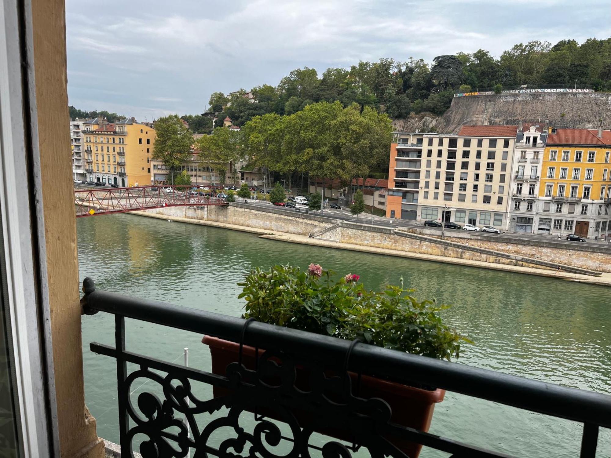 Vue Sur L'Eau Apartamento Lyon Exterior foto